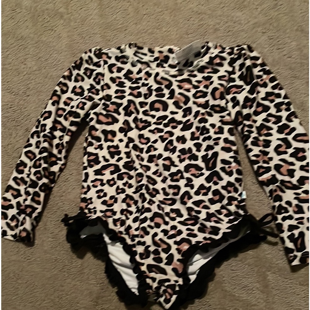 Posh Peanut EUC 6Y Lana Long Sleeved Rashguard One piece swimsuit.